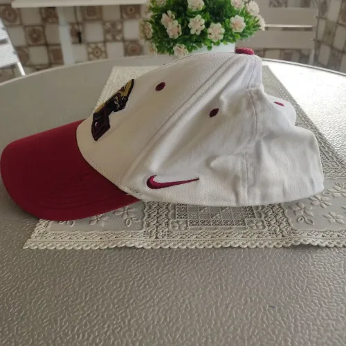Boné marca Nike, novo, original, importado, tamanho reajustavell.