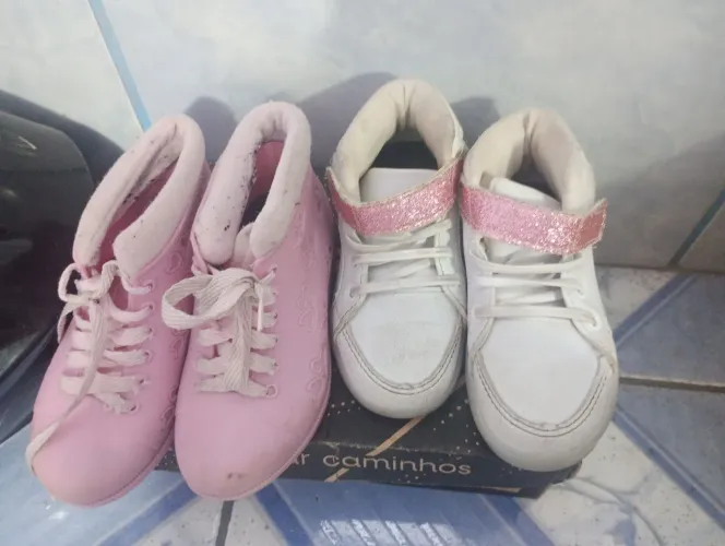 Tênis branco pisca pisca + botinha rosa número 27