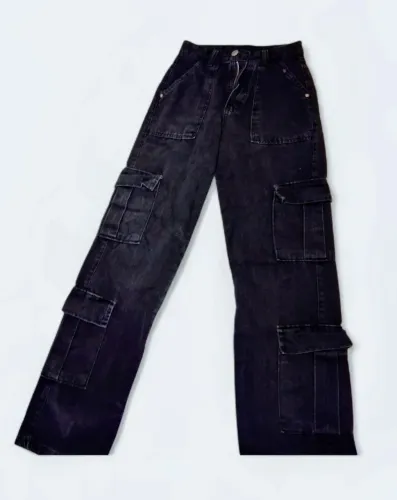Calça cargo preta, feminina, tamanho 34 usada somente uma vez.