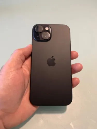 iPhone 15 (128gigas). Sem marcas de uso. Bateria 89%. 3 capas de brinde. Todos acessórios.