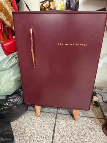 Frigobar semi-novo Brastemp modelo retrô