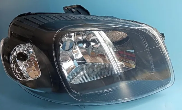 Farol Direito Uno Vivace /Fiorino Ano:2011? Mascara Negra Marca:TYC