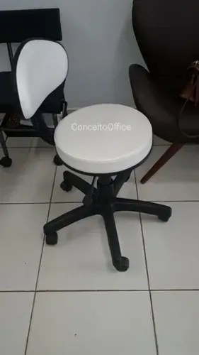 Cadeira Mocho giratória com regulagem de altura