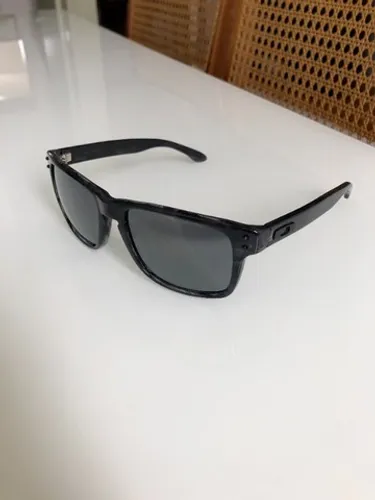 Óculos Solares Oakley Holbrook LX Dark Grey Tortoise Preto