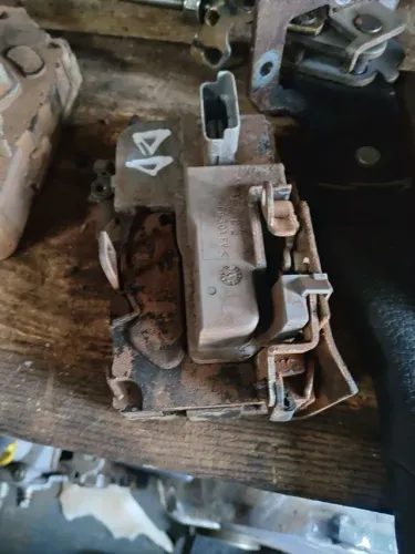 Fechadura da porta Peugeot 206