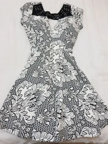 Vestido festa detalhes branco e preto