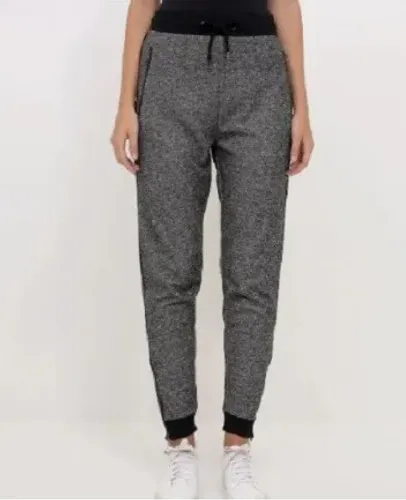 Calça Moletom Jogger Com Bolsos e Zíper na Barra - PP veste P