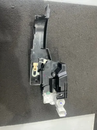 Fechadura elétrica Ford Ka 08/13. Direita Genuina