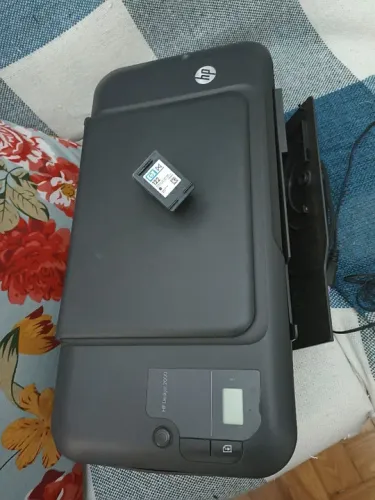 Multifuncional HP Deskjet 2000