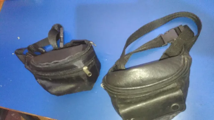 Pochete masculina, tenho 2u, usadas, no estado, envio qualquer local. E outros.