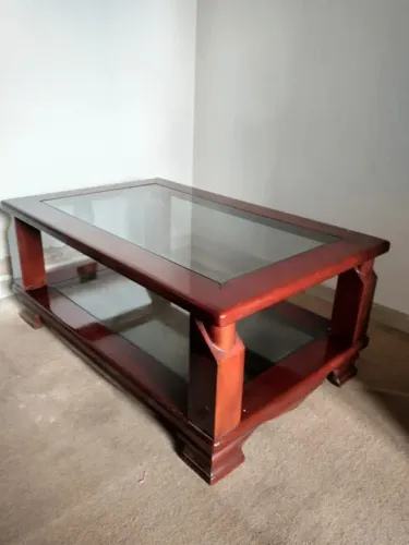 Mesa de centro em excelente estado.