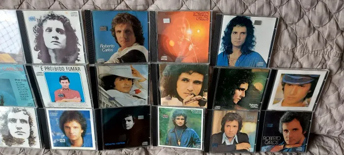 Coleção pessoal com 26 CD do Roberto carlos