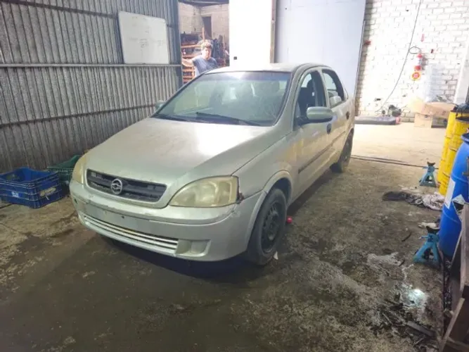 Sucata Chevrolet Corsa Sedan 1.0 disponível para peças