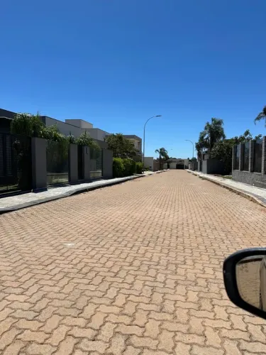 Vendo lote murado e aterrado. Rua da Brasnica. 