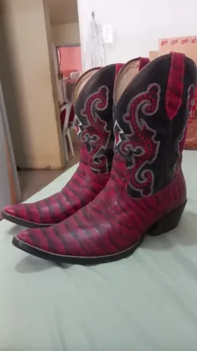 Bota bico fino artesanal 