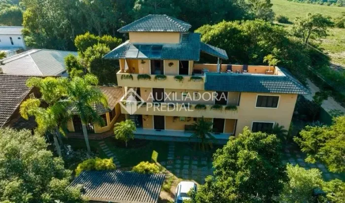 Comercial no bairro Ingleses do Rio Vermelho