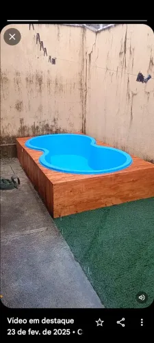 Piscina com Dek de madeira