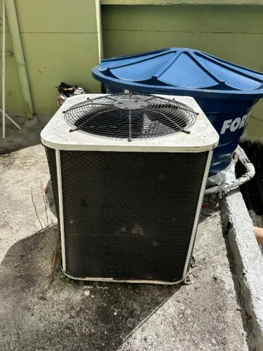 Vendo Ar-condicionado Carrier dutado 58.000 BTU, quente/frio, trifásico 220V.