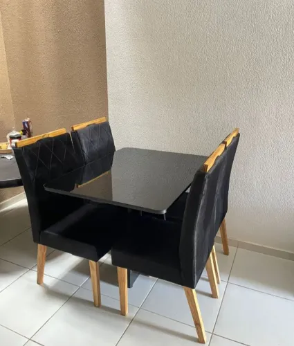Mesa de Jantar com 4 Cadeiras novas