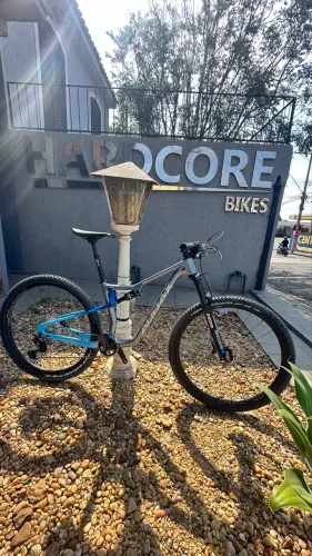 Bicicleta Full Audax FS 900 carbon tamanho 16?