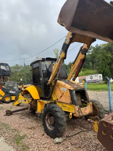 Sucata New Holland B95B LB 110 LB90 Disponível Para Retirada de Peças
