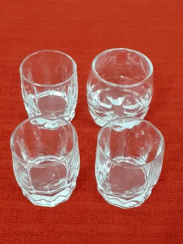 Quatro Copinhos para Shot
