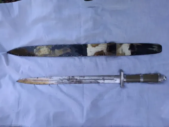 Adaga Artesanal em Aço Carbono, cabo em chifre bovino