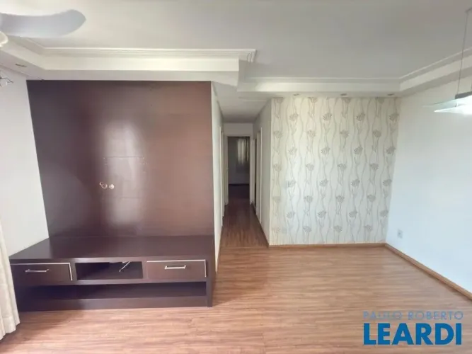 Apartamento com 3 Quarto(s) e 2 banheiro(s) para Alugar, 80 m² por R$ 4225 / Mês