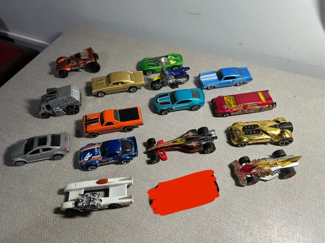 Lote de 60 minis carrinhos Hot Wheels