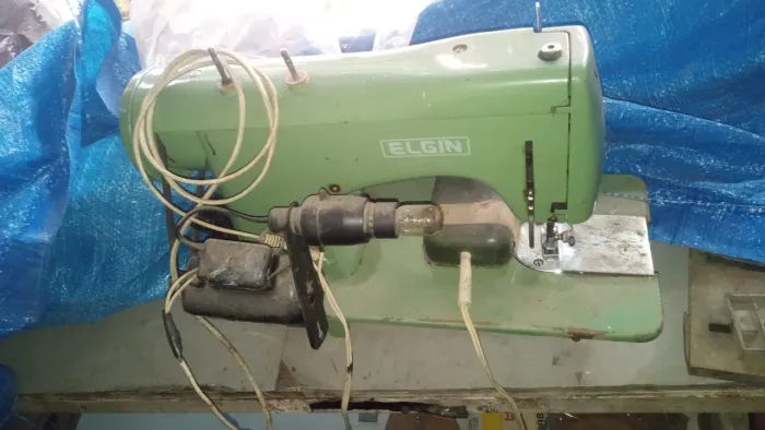 Máquina de Costura Industrial Elgin