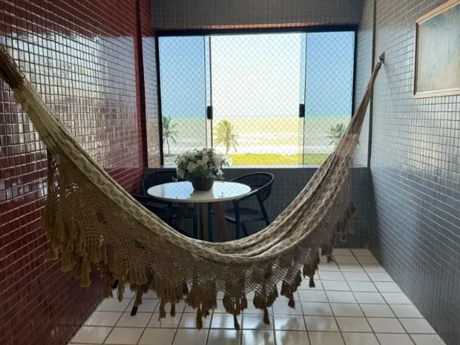 Apartamento em Intermares com 04 quartos, sendo 02 suítes e com vista mar perfeita.