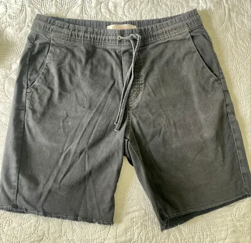 Bermuda masculina semi nova tam. 40 R$ 40,00