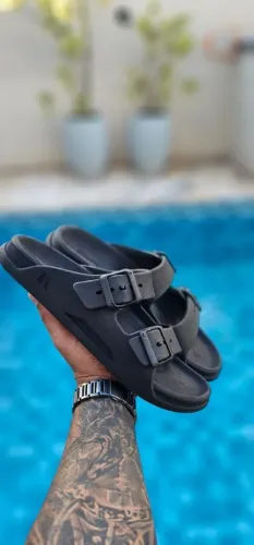 Chinelo reserva nuvem primeira linha