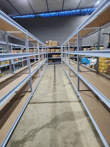 Prateleiras de aço para comércio