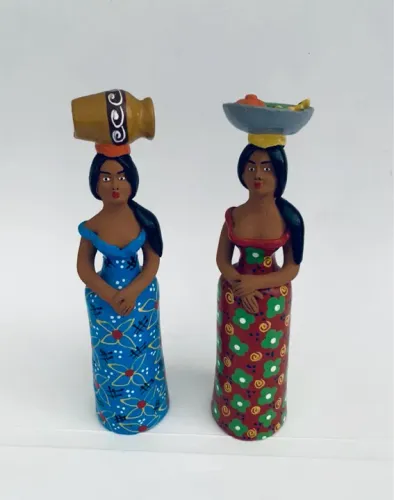 2 esculturas de argila , esculpidas à mão