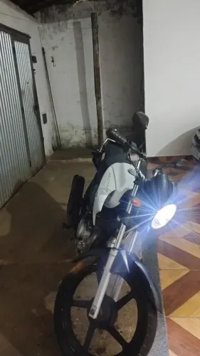 Vende-se motocicleta Yamaha 