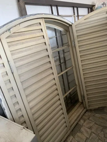 Vende se janela de aço 