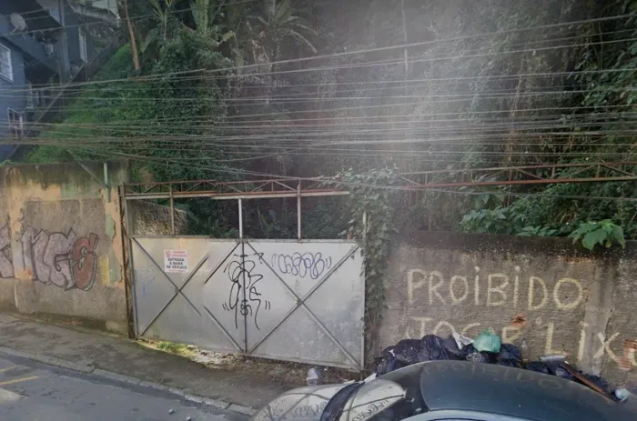 RARIDADE PORTUNIDADE ÚNICA! Excelente terreno centro de Petrópolis, praticamente esquina r