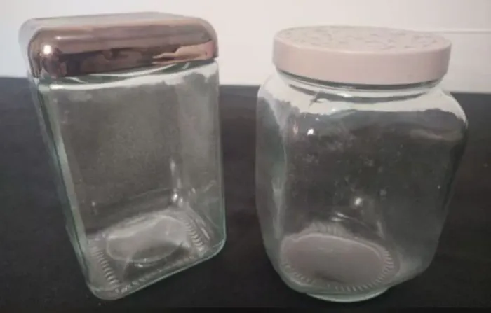 2 potes de vidro para mantimentos