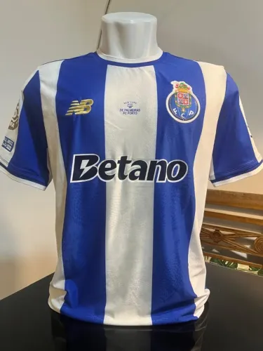 Camisa oficial do FC Porto, usada e autografada pelo atacante brasileiro Pepê