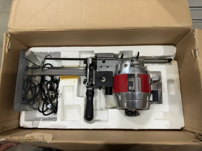 Máquina de Corte Reta - SINGER - Modelo 960C-510A