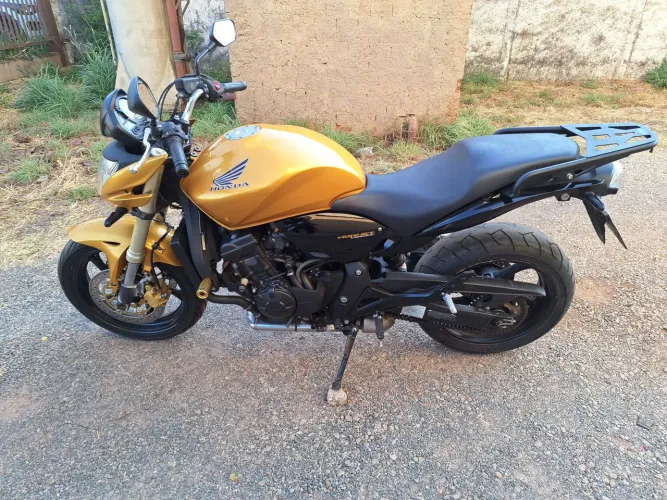 Vendo Honda Hornet 2011 excelente estado com 44.500 km mecânica ok documentos 2025 pago...
