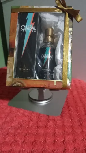 Presente masculino CONTÉM UM PERFUME 