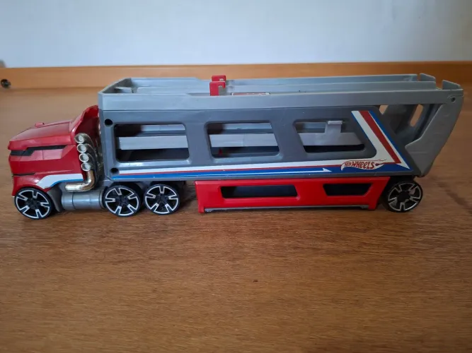 Caminhão HotWheels Haul and Race Rig