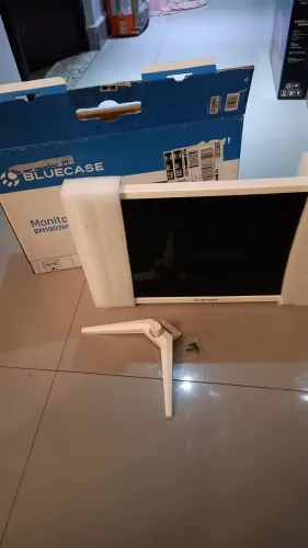Monitor bluecase branco, liga normalmente, defeito na tela SOMENTE 