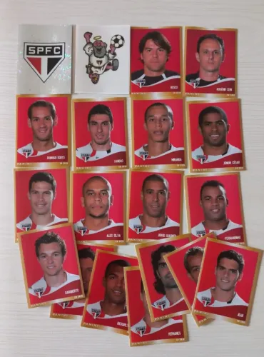 Figurinhas do time do São Paulo de 2010 nunca coladas