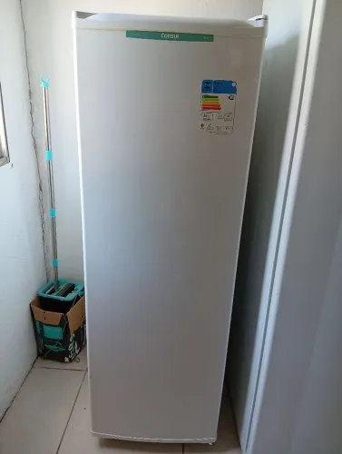 Vendo freezer, muito bem conservado e todo certinho