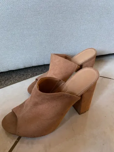 Sandália feminina bege