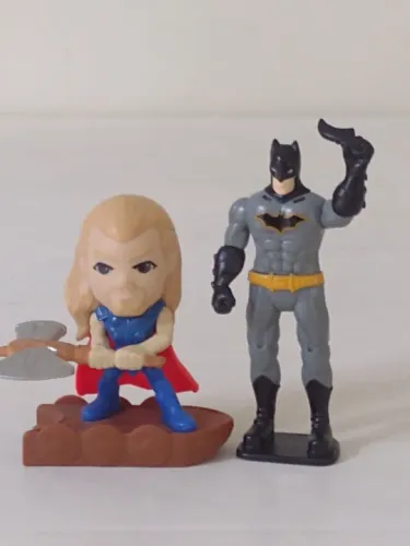 Bonecos Marvel THOR E BATMAN