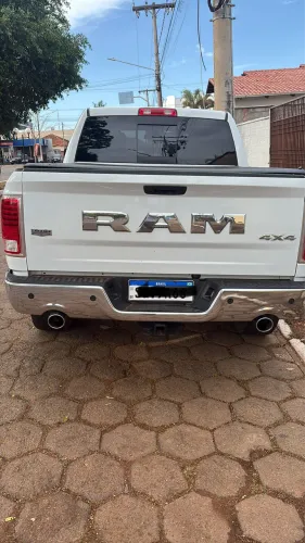 Ram Classic Laramie 5.7 V8 16V Gasolina 4X4 Aut. 2023